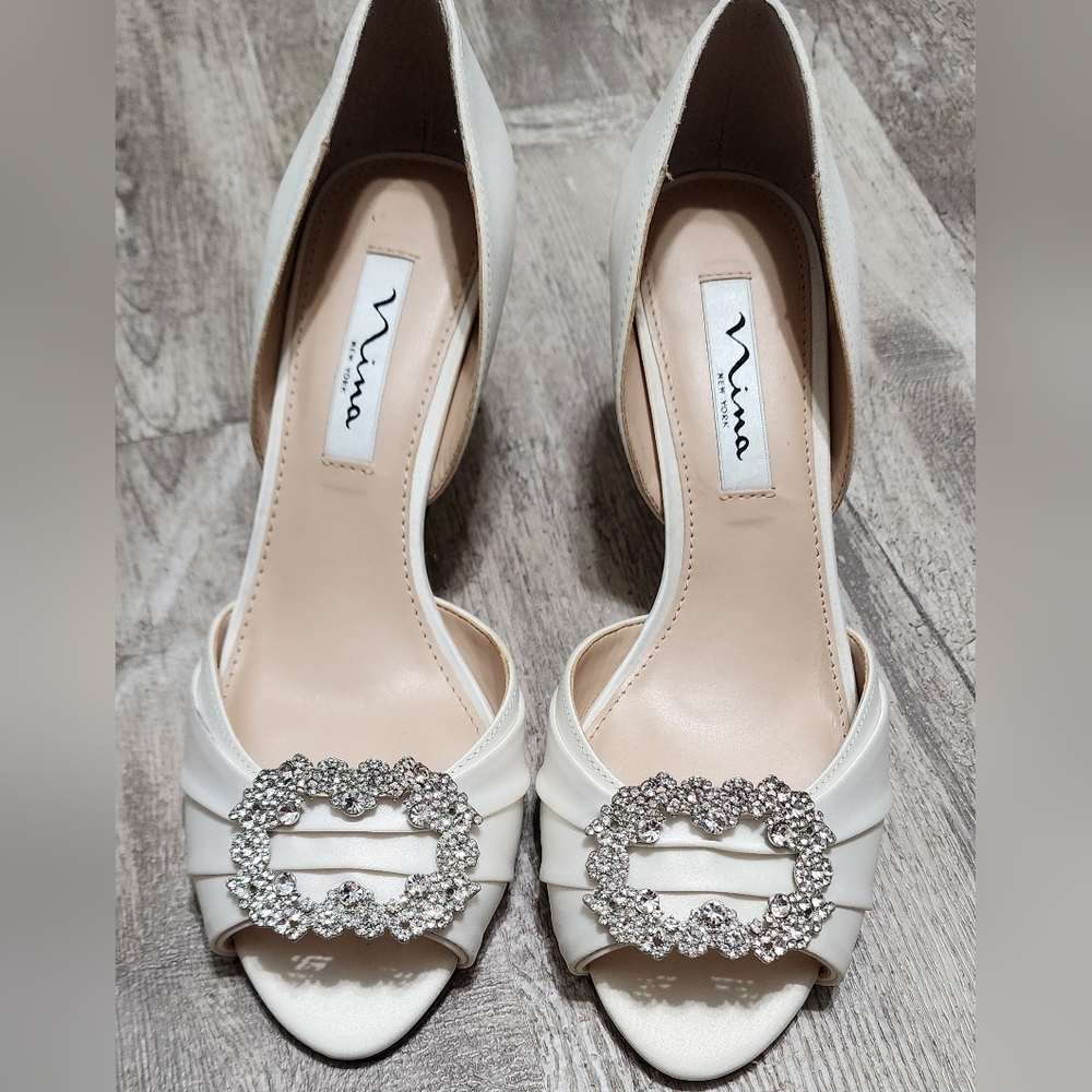 Nina Corrine Ivory Satin MID-HEEL D'ORSAY PUMPS WITH JEWELED BUCKLE Size 8 - Picture 2 of 8